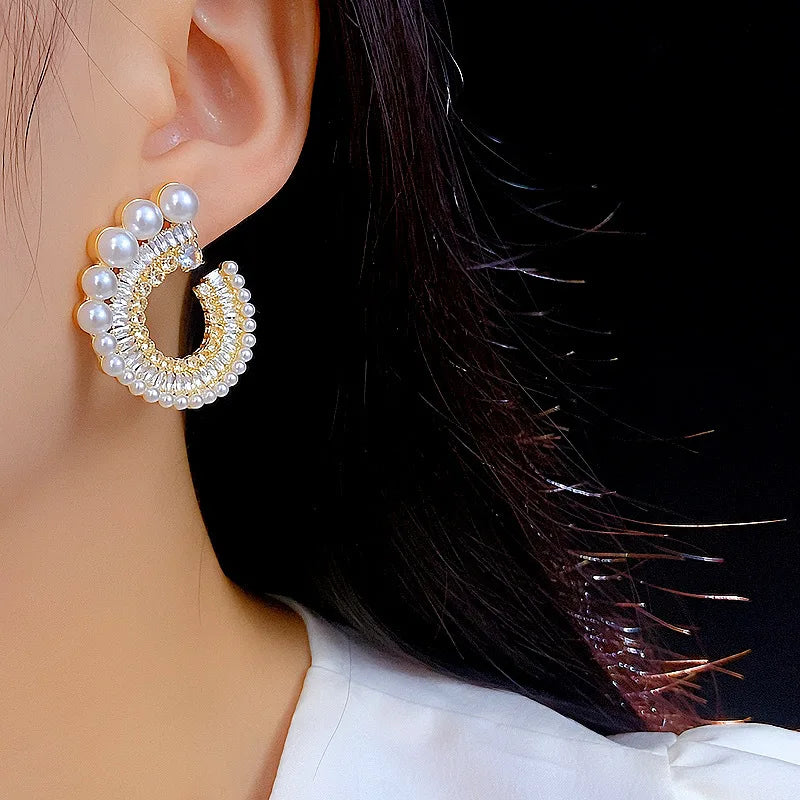 European and American Exaggerated Personality New Style Simple High-end Fashion Personality Versatile Earrings for Women.