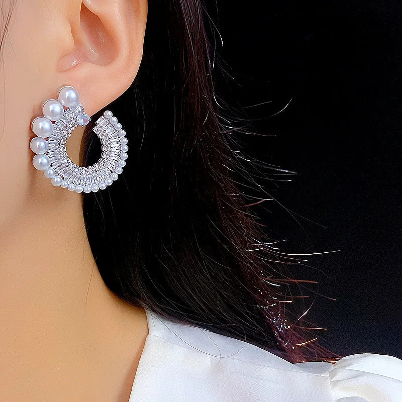 European and American Exaggerated Personality New Style Simple High-end Fashion Personality Versatile Earrings for Women.