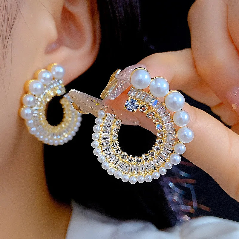 European and American Exaggerated Personality New Style Simple High-end Fashion Personality Versatile Earrings for Women.