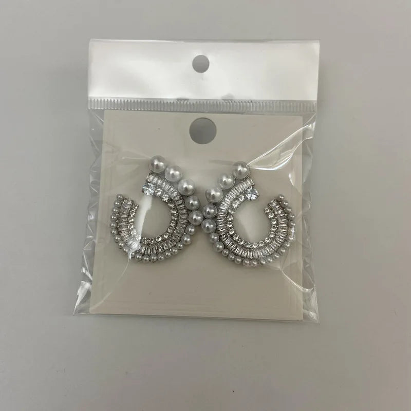 European and American Exaggerated Personality New Style Simple High-end Fashion Personality Versatile Earrings for Women.