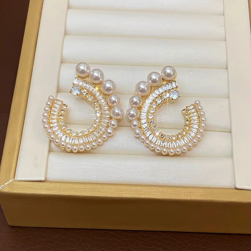 European and American Exaggerated Personality New Style Simple High-end Fashion Personality Versatile Earrings for Women.