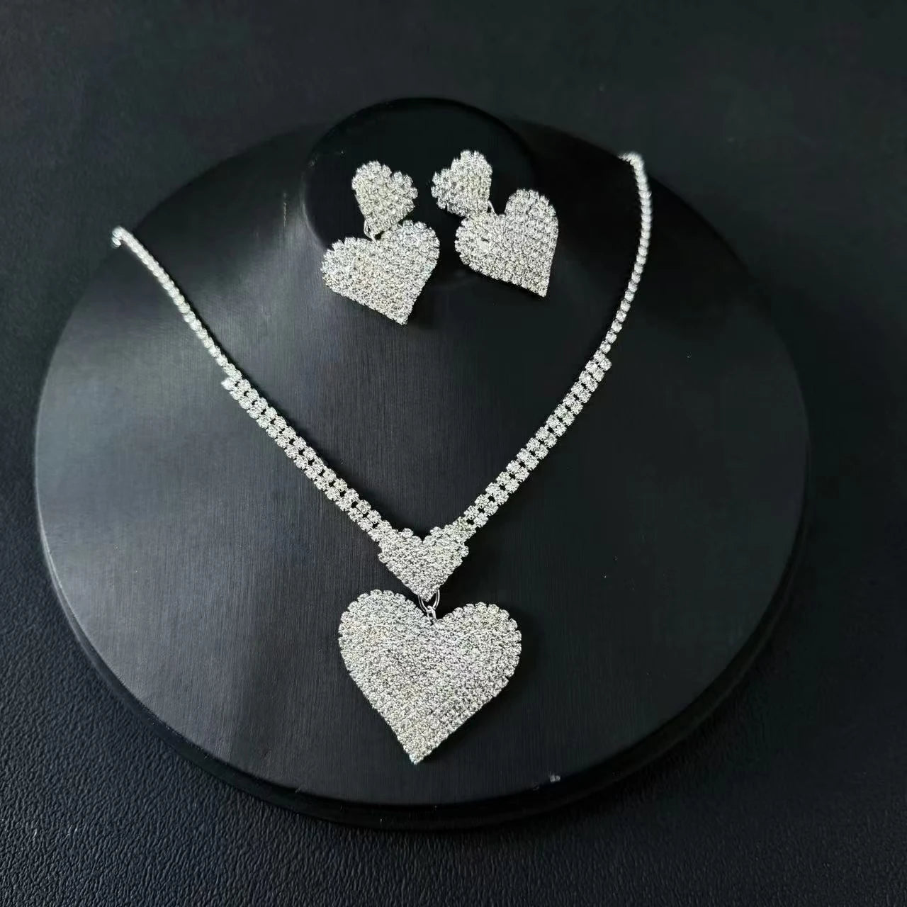 Personalized, trendy, fashionable, versatile, caring necklace for women, sweet and full of diamonds necklace suitable for partie