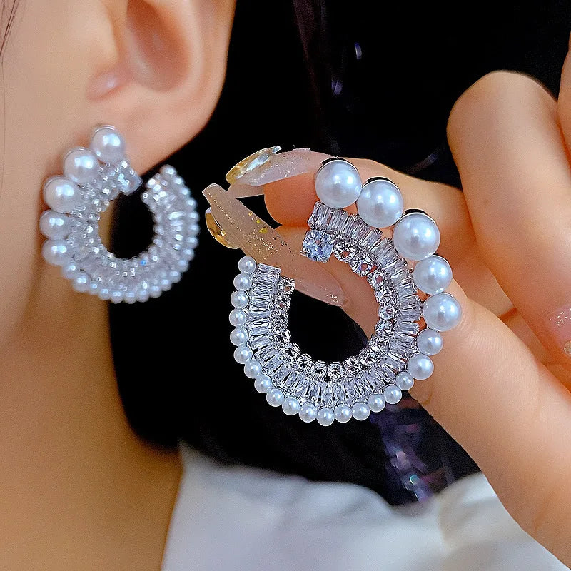 European and American Exaggerated Personality New Style Simple High-end Fashion Personality Versatile Earrings for Women.